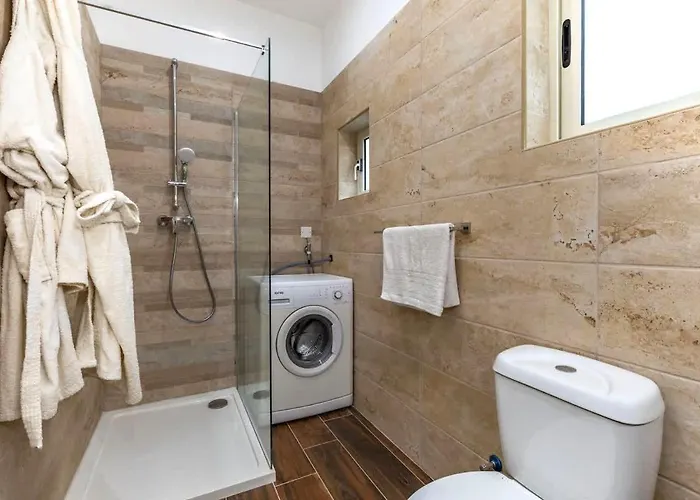 Steps Away From Sea * グジラ