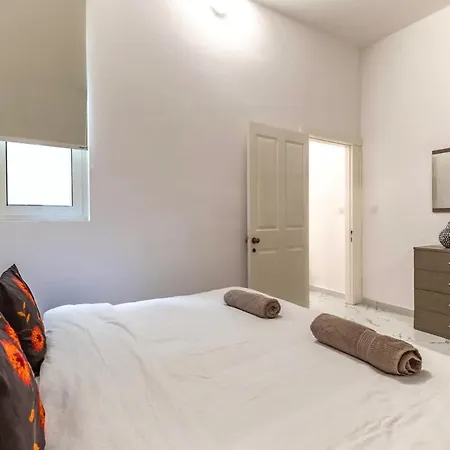 Apartament Steps Away From Sea